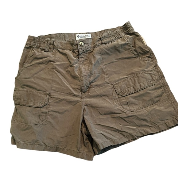 Columbia Women's Cargo Shorts Sz 14 Green Elastic Stretch Waist Pockets‎ Hiking - Picture 1 of 5